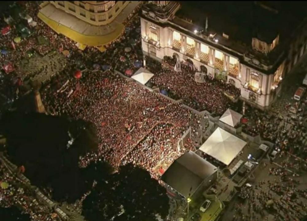 “BOMBA DE FEZES ” É ARREMESSADA CONTRA APOIADORES DE LULA EM EVENTO NO RIO
