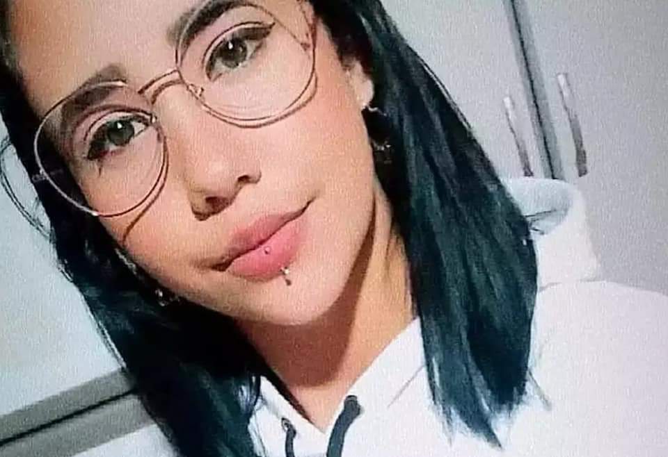 jovem morre após ficar 24 dias internada por piercing inflamado