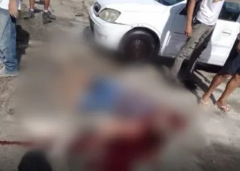 Polícia e traficante morrem numa troca de tiros em barbearia no RJ
