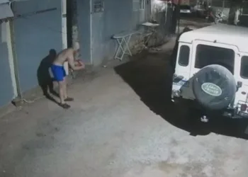 ( vídeo forte) Homem tem mão decepada por tentar defender mulher de agressor