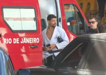 ( vídeo) Cauã Reymond sofre acidente de carro no Rio de Janeiro