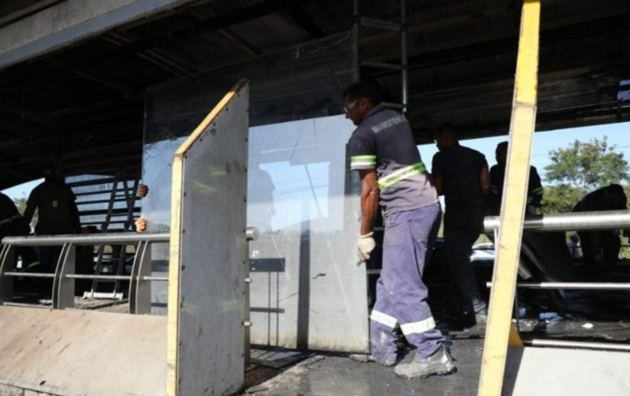 Atualizando: Prefeitura monta operação especial para atender a população após incêndio na estação Mato Alto do BRT