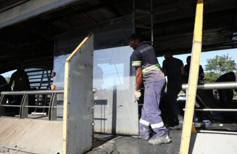 Atualizando: Prefeitura monta operação especial para atender a população após incêndio na estação Mato Alto do BRT