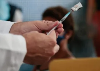 Cidade do Rio amplia para pessoas com 35 anos ou mais a aplicação da segunda dose de reforço contra a Covid-19