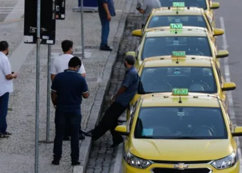 Governo pede a prefeituras cadastro de taxistas para pagar benefício