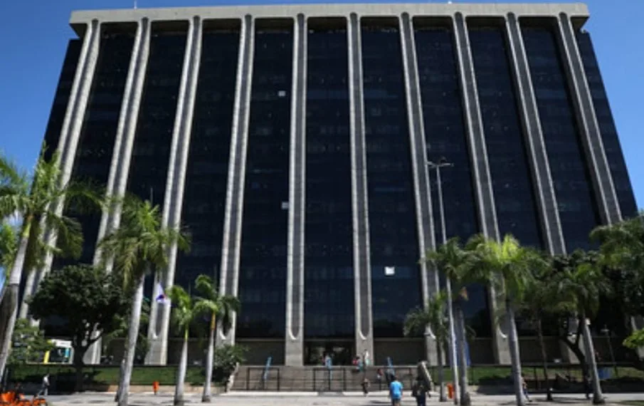 Prefeitura paga a primeira parcela de restos a pagar a fornecedores que não recebiam desde 2017