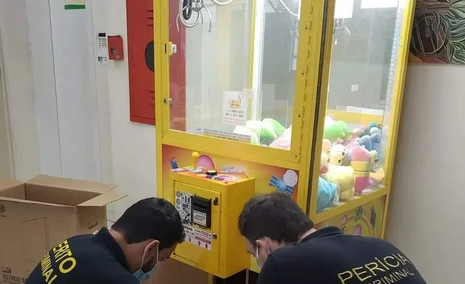 DANDO CALOTE EM CRIANÇAS???PERÍCIA APONTA FRAUDES EM MAQUINAS DE BICHINHOS DE PELÚCIA