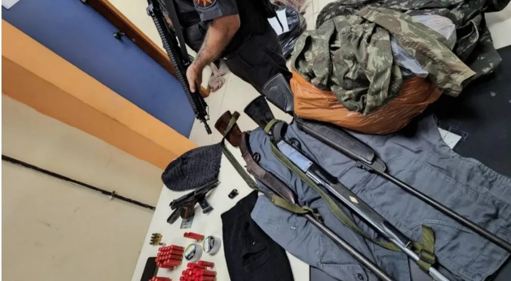 PM encontra arsenal de guerra da milícia em Campo Grande