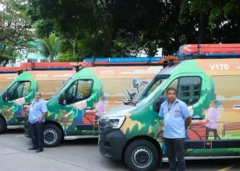 Prefeitura do Rio apresenta novas vans da Comlurb para programa de revitalização de praças
