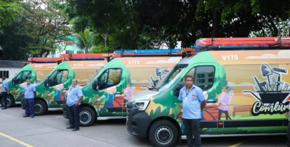 Prefeitura do Rio apresenta novas vans da Comlurb para programa de revitalização de praças