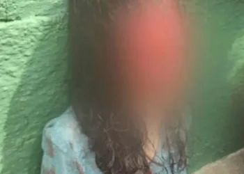 Mulher é agredida com chave inglesa pelo ex-marido e perde parte da orelha no RJ