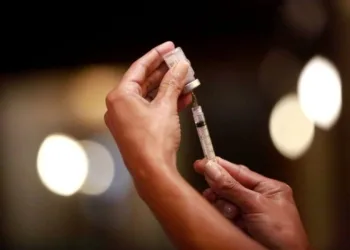 Campanha oferece 18 tipos de vacina para crianças e adolescentes, entre elas a que previne poliomielite