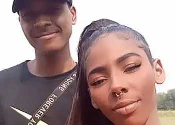 MULHER MATA O MARIDO A GOLPE DE FACAS NO RIO
