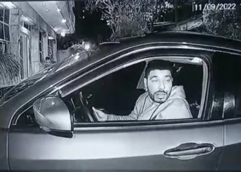 Bandidos rendem casal e crianças e roubam carro na Zona Sul do Rio. Veja vídeo