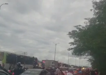 Criminoso morre em tentativa de assalto na Avenida Brasil