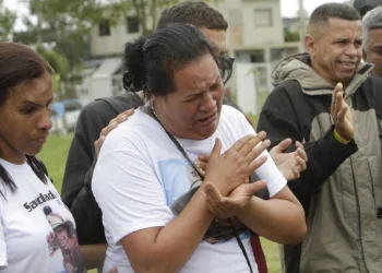 ‘Meu filho era trabalhador e eu quero justiça’, diz mãe de jovem morto no Rio de Janeiro
