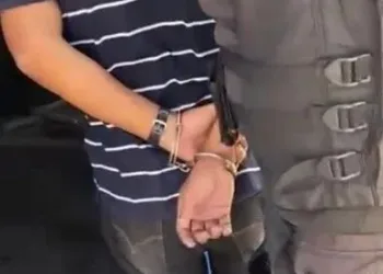 HOMEM É PRESO AO SE MASTURBAR EM ÔNIBUS NO RJ