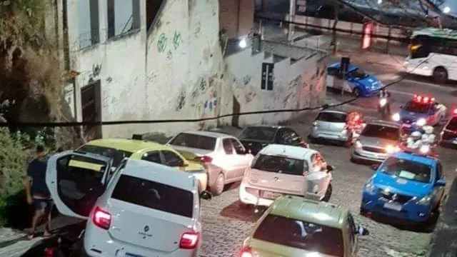 MOTORISTA DE APLICATIVO É BALEADO DURANTE TENTATIVA DE ASSALTO NO RJ