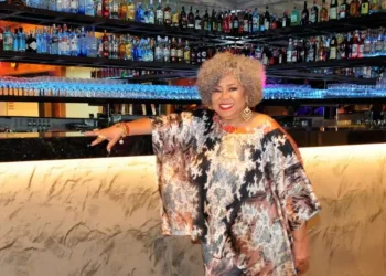 Prefeitura apresenta turnê dos 50 anos de carreira de Alcione com shows gratuitos nas zonas Norte e Oeste