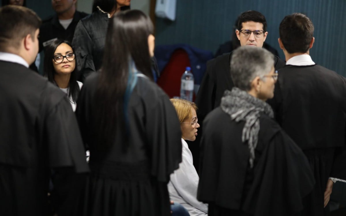 Segundo dia de julgamento de Flordelis tem atraso e réu é buscado em presídio