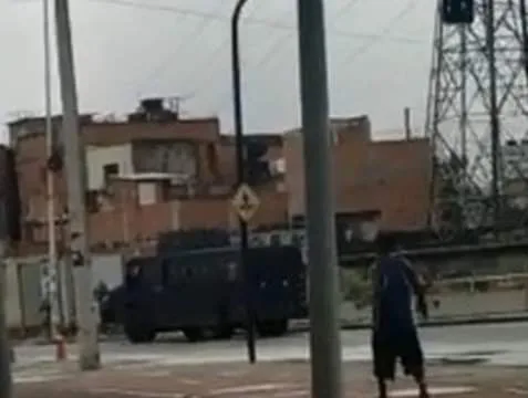 DUAS PESSOAS SÃO BALEADAS E UMA É MORTA DURANTE OPERAÇÃO POLICIAL NO RJ