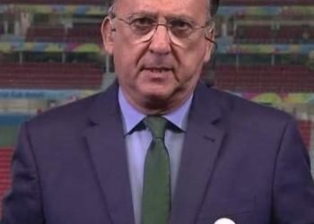 GALVÃO BUENO É INTERNADO COM COVID-19 A UMA SEMANA DA COPA DO MUNDO