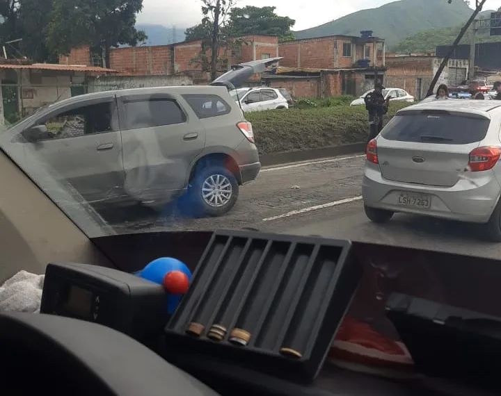 ( video) bandido morre após capotar com carro roubado em Campo Grande