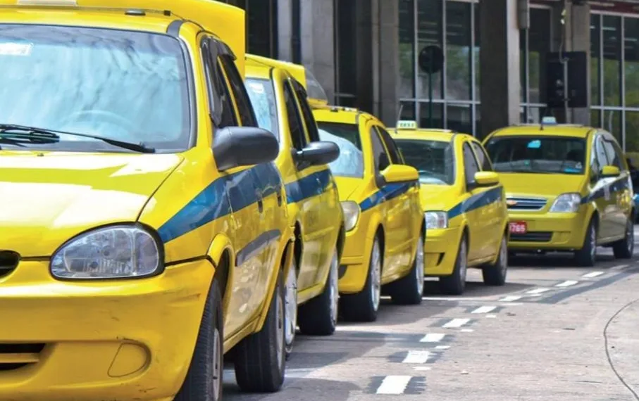 Secretaria de Transportes retoma calendário de vistorias de táxis, ônibus, vans e kombis