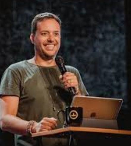 STF manda excluir todas as redes sociais do pastor André Valadão