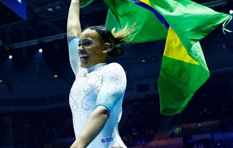 Rebeca Andrade conquista o ouro no individual geral