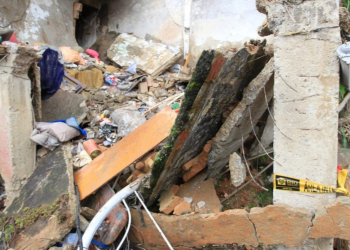 Mulher morre em desabamento de casa no RJ