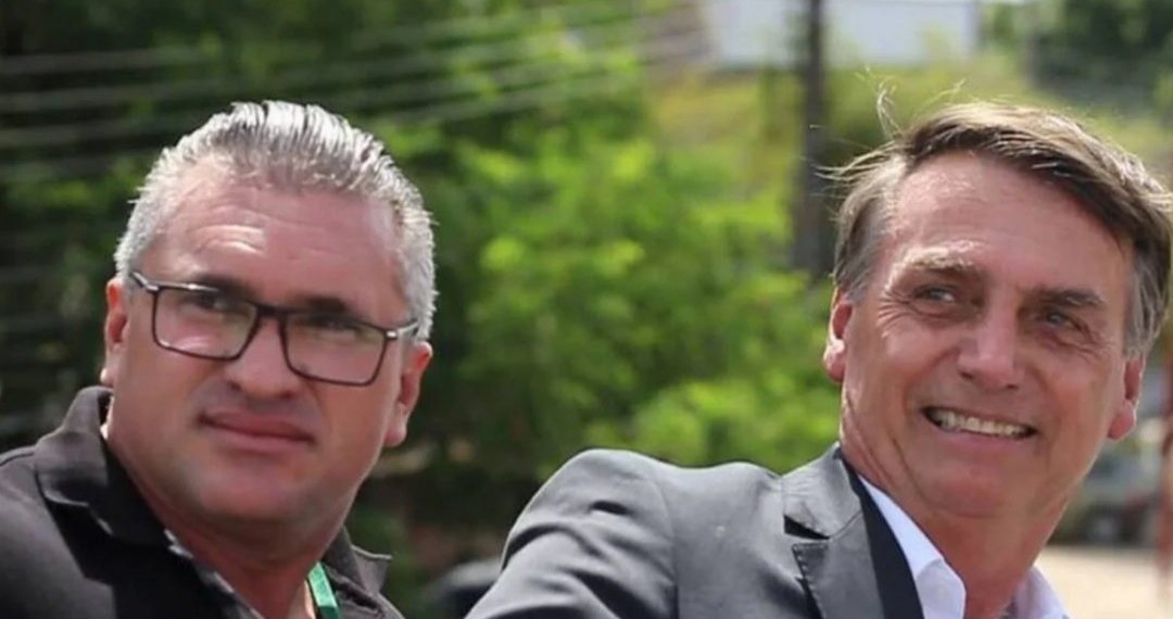 Deputado ex-aliado de Bolsonaro acusa presidente de bater em Michelle