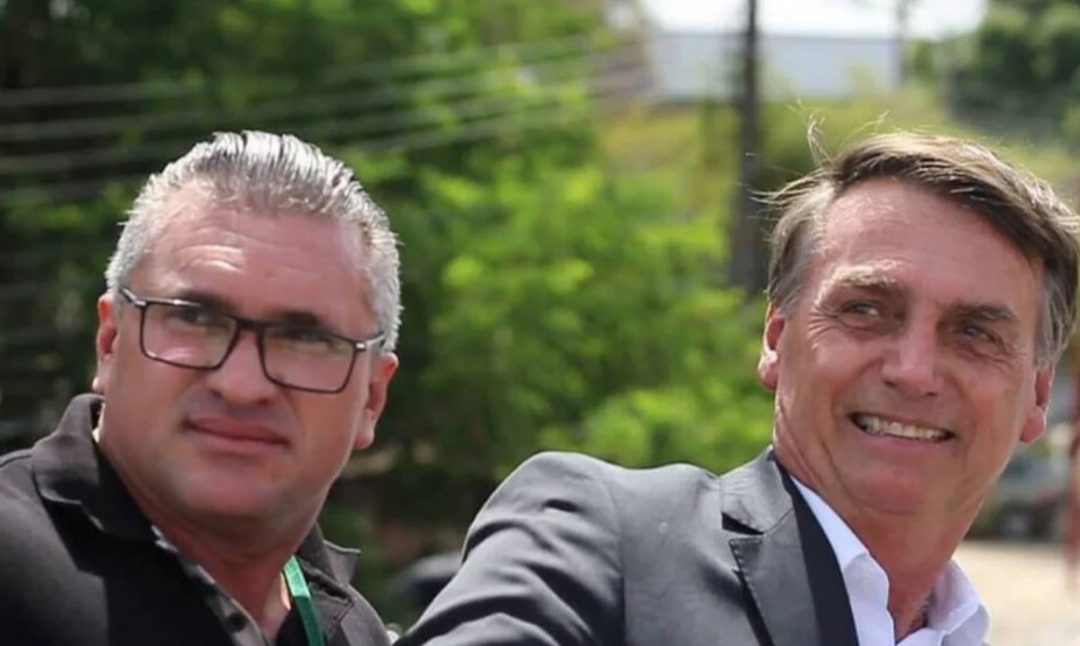 Deputado ex-aliado de Bolsonaro acusa presidente de bater em Michelle