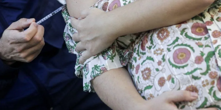 Média de novos casos de covid-19 no Rio sobe 52% em duas semanas