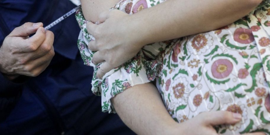 Média de novos casos de covid-19 no Rio sobe 52% em duas semanas