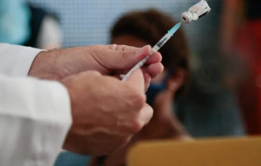 Covid-19: Saúde suspende aplicação de segunda dose da vacina para crianças de 3 e 4 anos