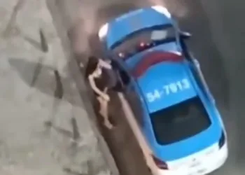 ( VIDEO) POLICIA MILITAR APURA CONDUTA DE AGENTE  FLAGRADO ALISANDO TRAVESTI