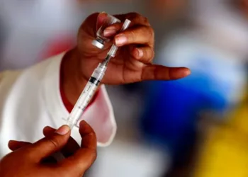 Covid-19: Município suspende aplicação da primeira dose devido a atraso em envio de mais vacinas