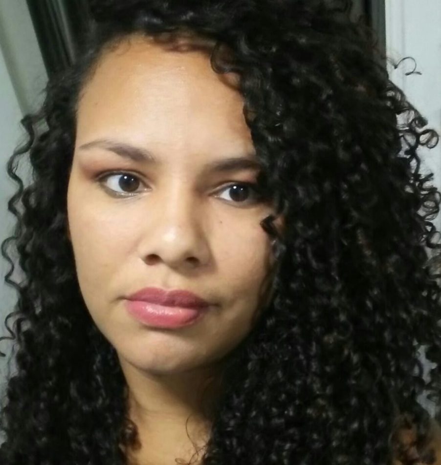 ( video) jovem é esfaqueada a caminho da escola no rj