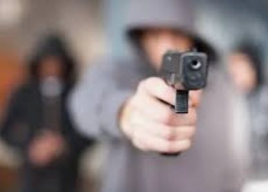 Família é feita refém dentro de casa por 5 horas no RJ