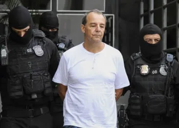 SÉRGIO CABRAL PASSA MAL E DESMAIA NA CADEIA