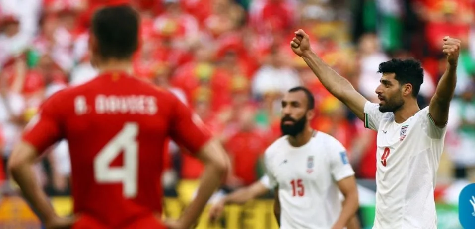 Irã derrota Gales nos minutos finais e sonha com oitavas da Copa