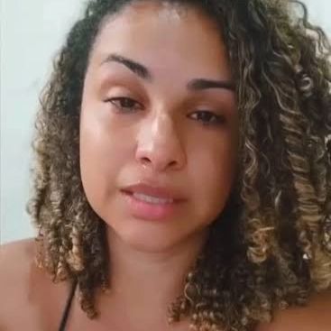 JORNALISTA DENUNCIA ABORDAGEM VIOLENTA DA PM NO RJ E DIZ QUE FUZIL FOI APONTADO PARA O FILHO DE 1 ANO.