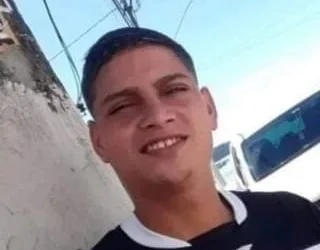 DOIS PMs SÃO PRESOS SUSPEITOS DE ENVOLVIMENTO NA MORTE DE JOVEM NO RJ