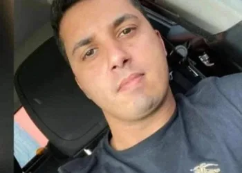 CRIMINOSOS TORTURAM E MATAM MILITARES QUEIMADOS AINDA VIVOS NO RIO