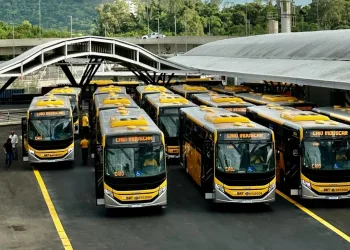 Prefeitura entrega novos ônibus do BRT para a população carioca
