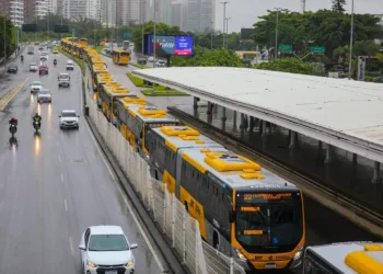 Prefeitura entrega mais 40 novos ônibus do BRT para a população carioca