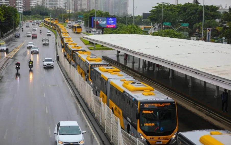 Prefeitura entrega mais 40 novos ônibus do BRT para a população carioca