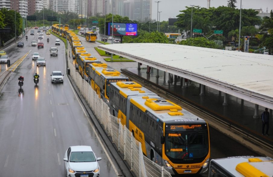 Prefeitura entrega mais 40 novos ônibus do BRT para a população carioca