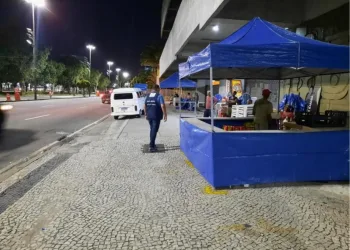 Carnaval 2023: Seop abre 85 licenças para ambulantes fixos trabalharem no entorno do Sambódromo